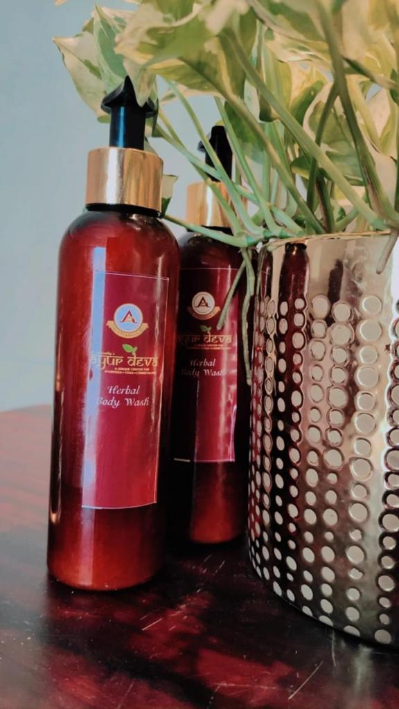 Therapeutic bath with rose petals at the Ayurdeva Irinjalakuda retreat